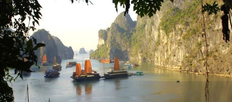 Halong-Bucht und Hanoi